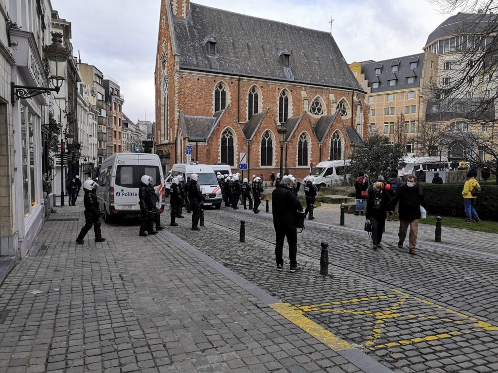 manifestation rassemblement police bruxelles belgique violences policières militants