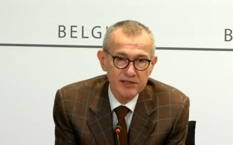 Franck Vandenbroucke mesures sanitaires belgique écoles commerces non essentiels