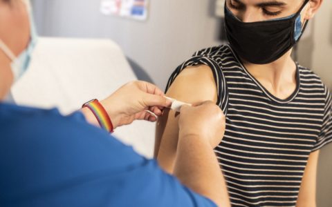 Astrazeneca vaccin moins de 56 ans belgique covid coronavirus Vaxzevria patients pandémie crise sanitaire
