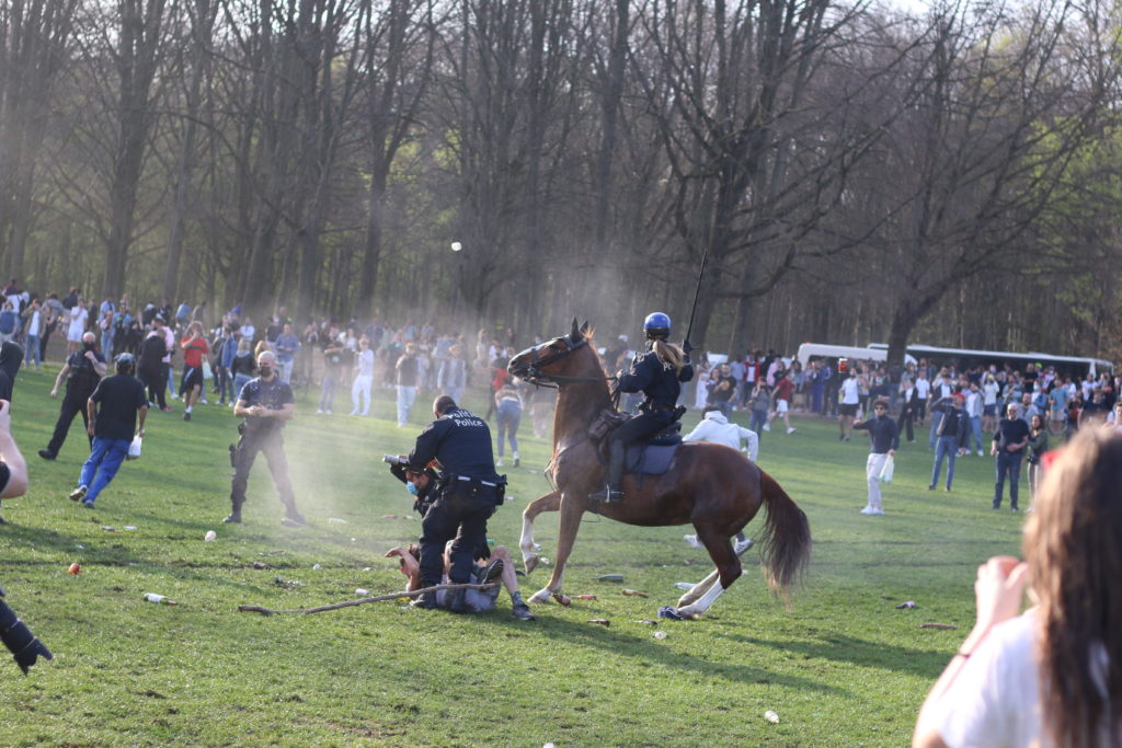 La police est intervenue ce 1er avril au rassemblement au bois de la Cambre à Bruxelles - Photos N.K.