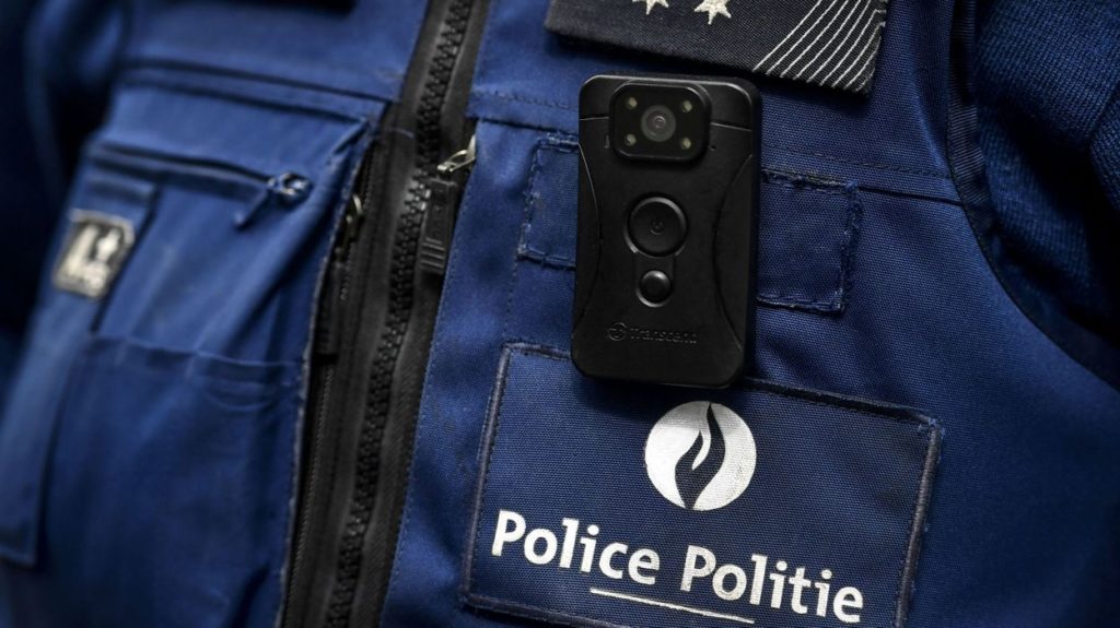 Bodycam sur uniforme de police