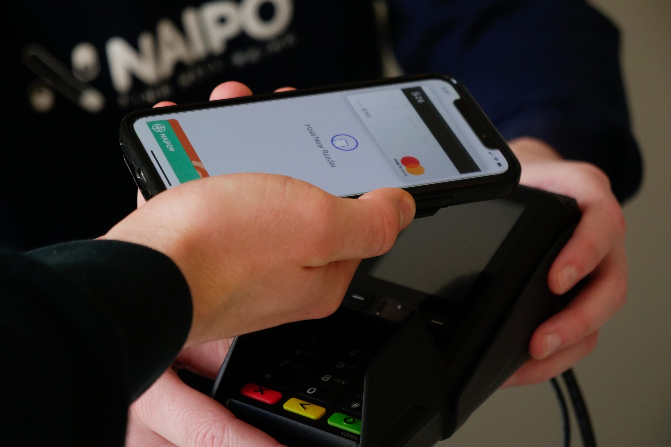 Les paiements électroniques bientôt imposés dans les commerces belges