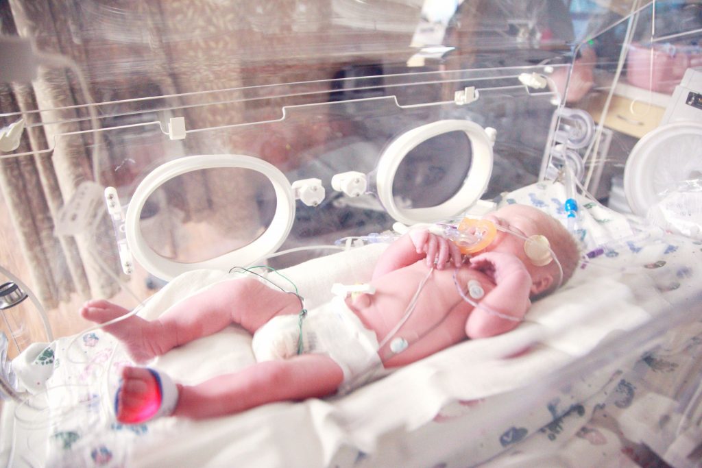 Un nouveau né sous oxygène à l'hôpital - Photo d'illustration.