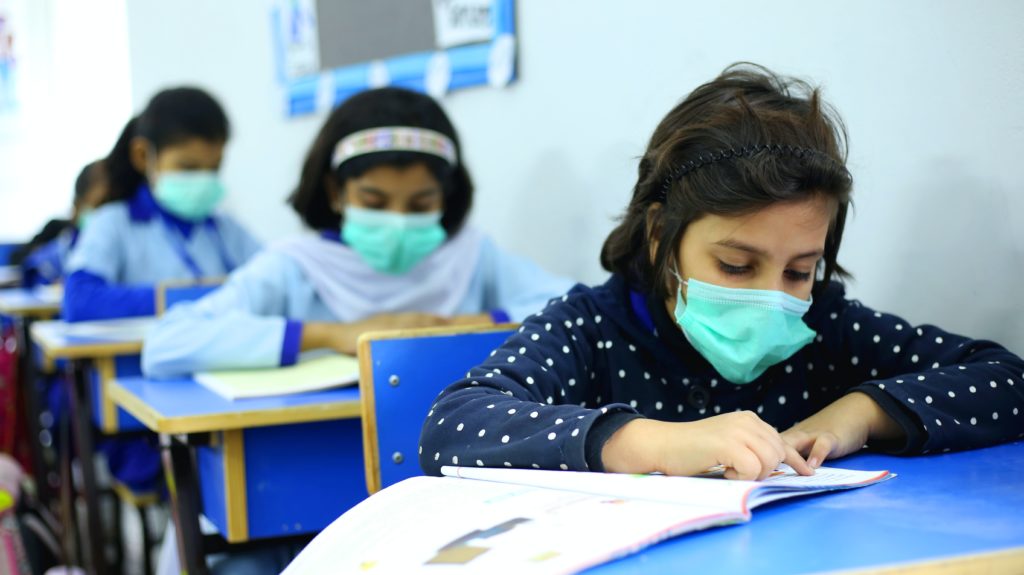 Des psychologues prônent le port du masque pour les enfants