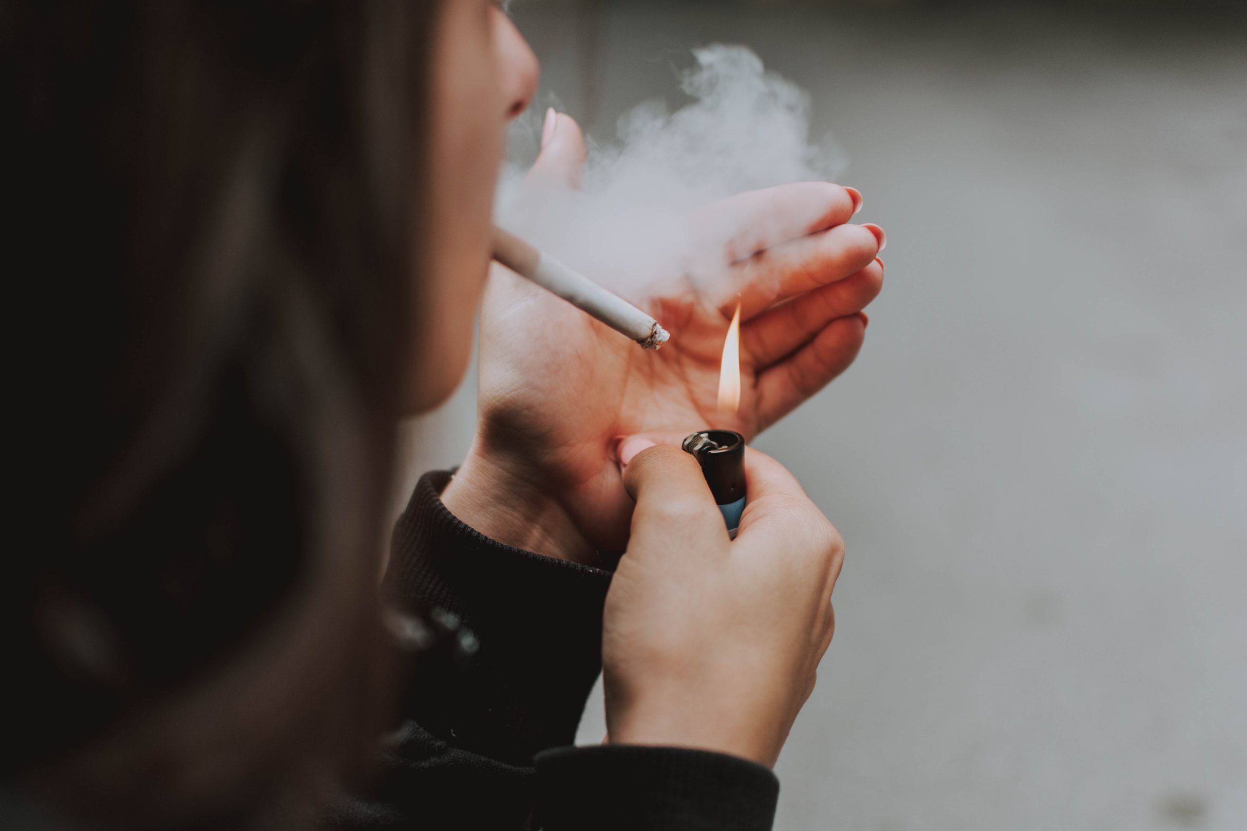 Fumer sur les quais de gare en Belgique sera bientôt interdit
