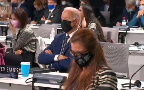 Joe Biden s'est-il endormi durant le discours d'ouverture de la COP26 ?