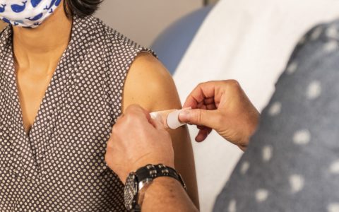La campagne de rappel (3e dose) du vaccin contre le covid a commencé en France.