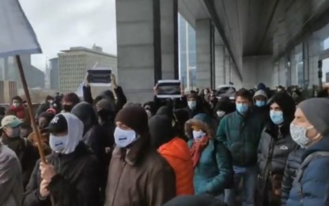 Un rassemblement s'est tenu contre les dérives policières et en hommage à Ilyes Abbedou, ce 29 janvier à Bruxelles.
